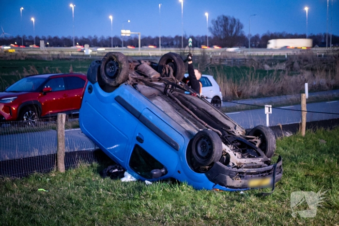 Bestuurder onder invloed aangehouden na op de kop slaan met voertuig
