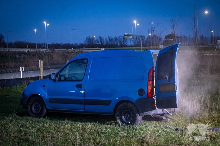 Bestuurder onder invloed aangehouden na op de kop slaan met voertuig