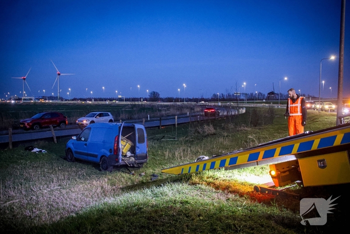 Bestuurder onder invloed aangehouden na op de kop slaan met voertuig