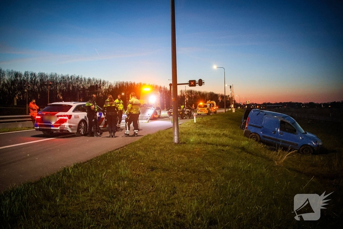 Bestuurder onder invloed aangehouden na op de kop slaan met voertuig