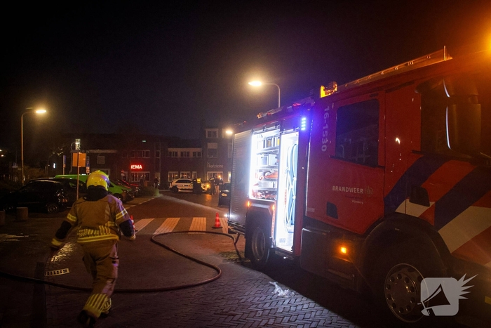 Brandweer blust meerdere brandplekken