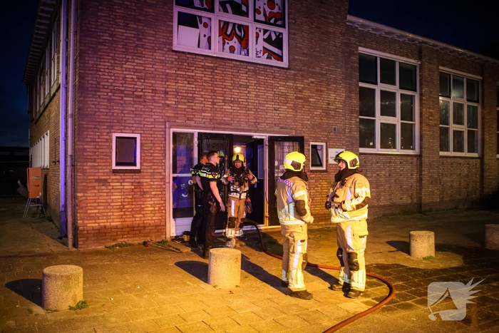 Brandweer blust meerdere brandplekken