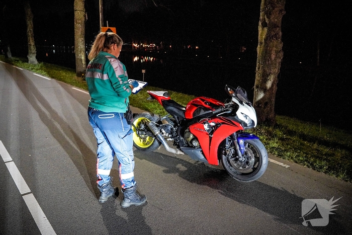 Motorrijder valt na uitwijkmanoeuvre