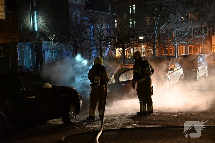 Twee voertuigen beschadigd door brand