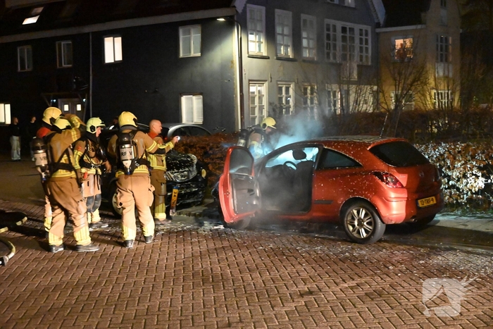 Twee voertuigen beschadigd door brand