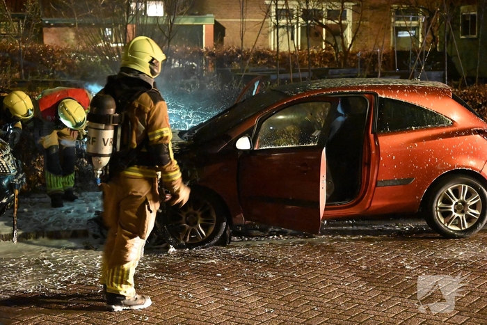 Twee voertuigen beschadigd door brand
