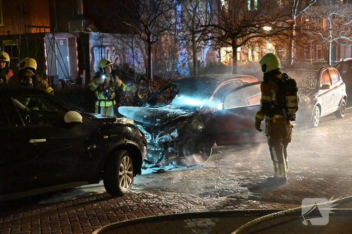 Twee voertuigen beschadigd door brand