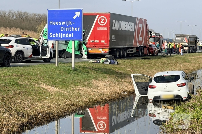 Ernstige aanrijding met meerdere gewonden