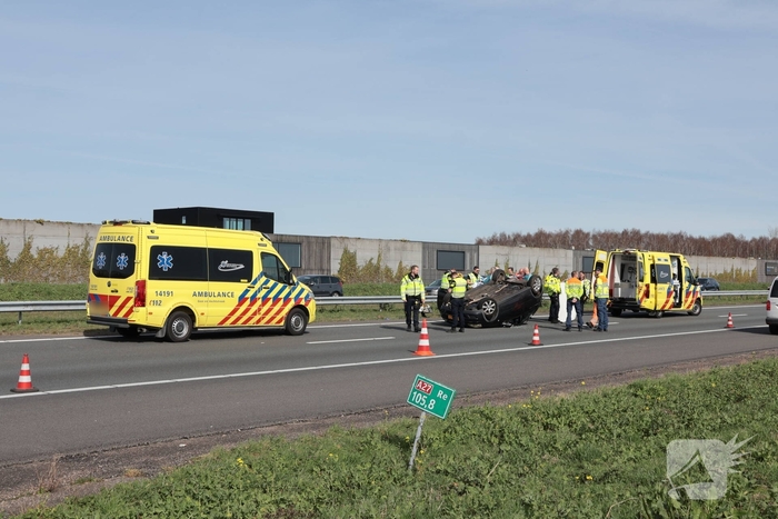 Eenzijdig ongeval leidt tot verkeersongevallen op drukke snelweg