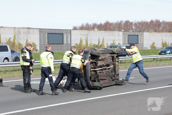 Eenzijdig ongeval leidt tot verkeersongevallen op drukke snelweg
