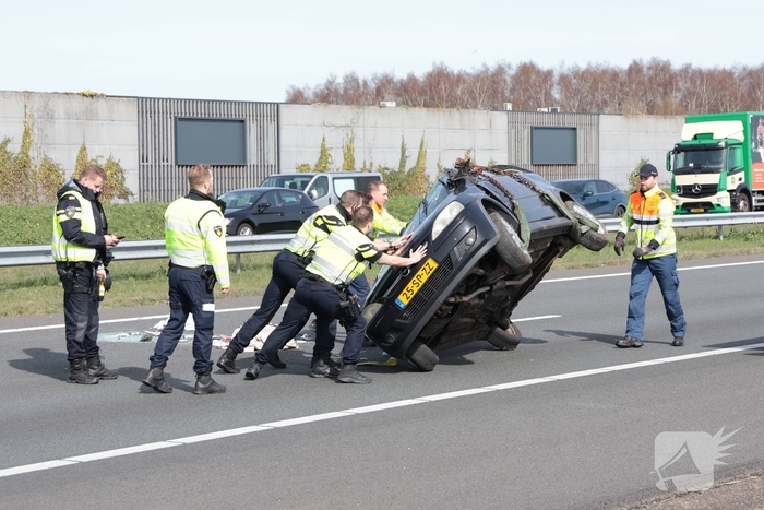 Eenzijdig ongeval leidt tot verkeersongevallen op drukke snelweg