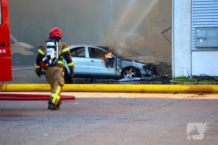 Voertuigbrand leidt tot grote inzet van hulpdiensten