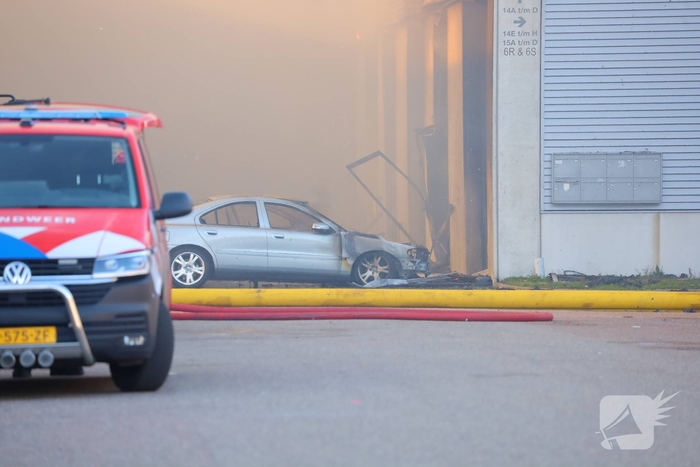 Voertuigbrand leidt tot grote inzet van hulpdiensten