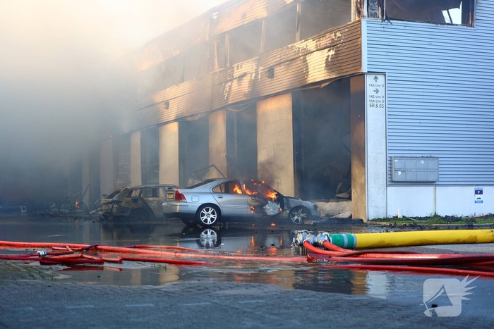 Voertuigbrand leidt tot grote inzet van hulpdiensten