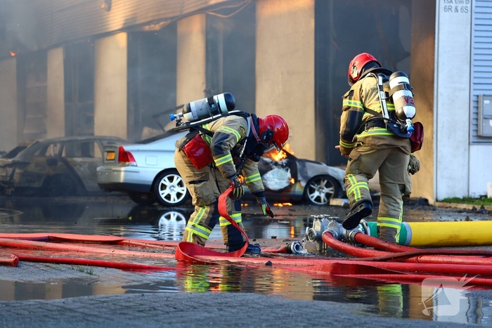Voertuigbrand leidt tot grote inzet van hulpdiensten