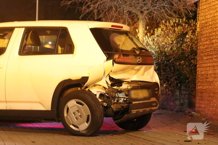 Aanhouding en flinke schade na aanrijding