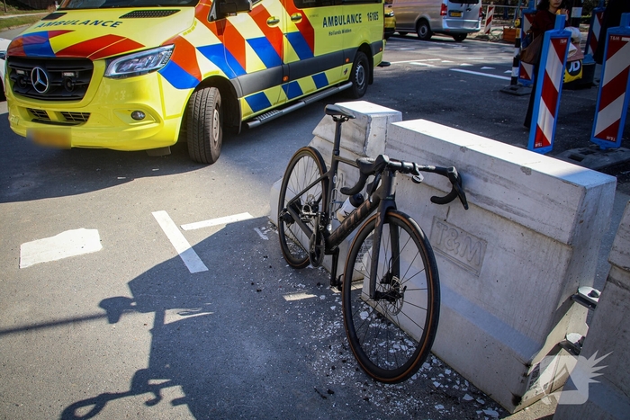 Wielrenner in botsing met lijnbus bij tijdelijke oversteekplaats