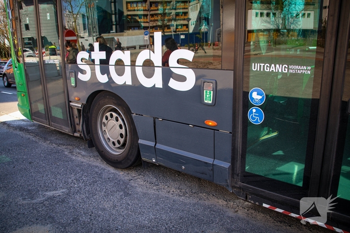 Wielrenner in botsing met lijnbus bij tijdelijke oversteekplaats