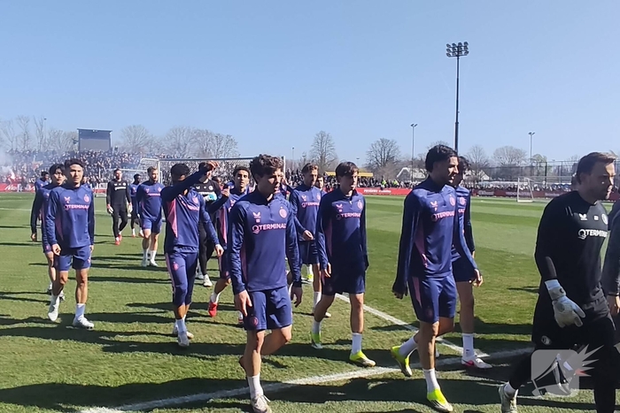 Feyenoord traint met steun van fans voor Klassieker tegen Ajax