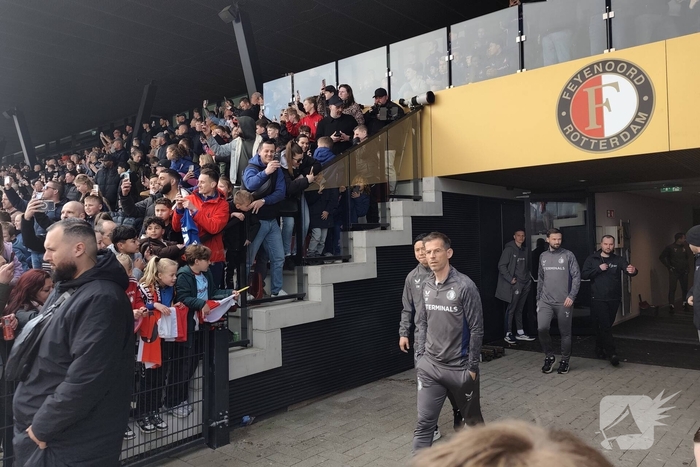 Feyenoord traint met steun van fans voor Klassieker tegen Ajax