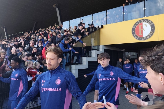 Feyenoord traint met steun van fans voor Klassieker tegen Ajax