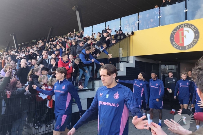 Feyenoord traint met steun van fans voor Klassieker tegen Ajax