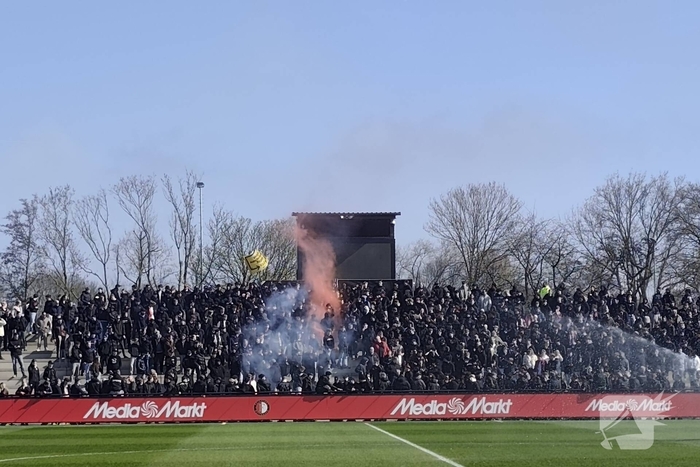 Feyenoord traint met steun van fans voor Klassieker tegen Ajax