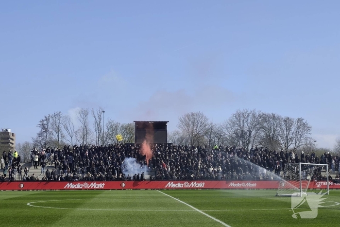 Feyenoord traint met steun van fans voor Klassieker tegen Ajax