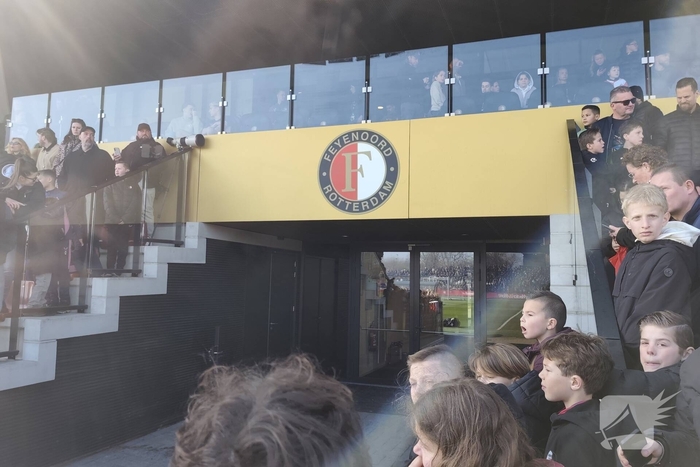 Feyenoord traint met steun van fans voor Klassieker tegen Ajax