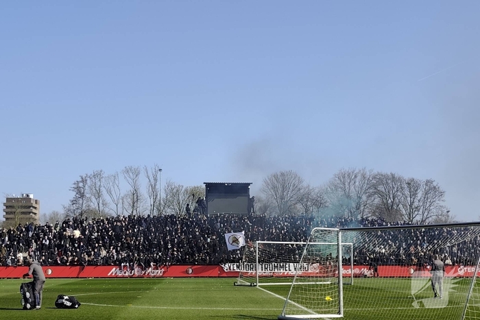 Feyenoord traint met steun van fans voor Klassieker tegen Ajax