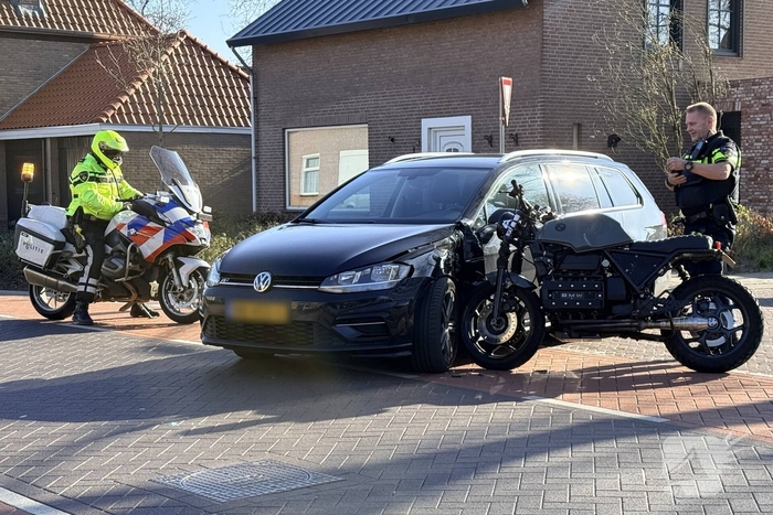Motorrijder gewond bij aanrijding met auto