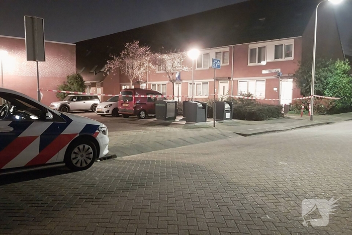 Mogelijke steekincident in woning op woonerf