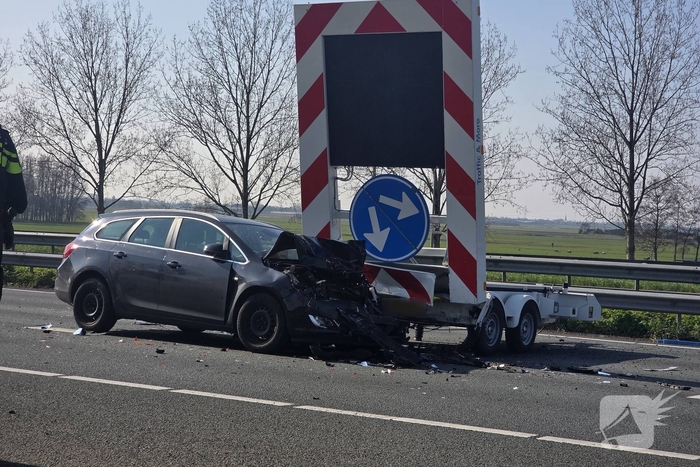 Ongeval tussen auto en pijlwagen