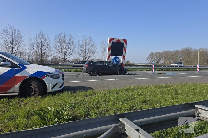 Ongeval tussen auto en pijlwagen