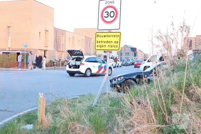 Auto slaat over de kop na ongeval