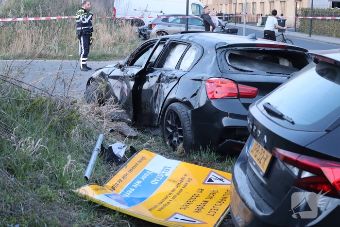 Auto slaat over de kop na ongeval