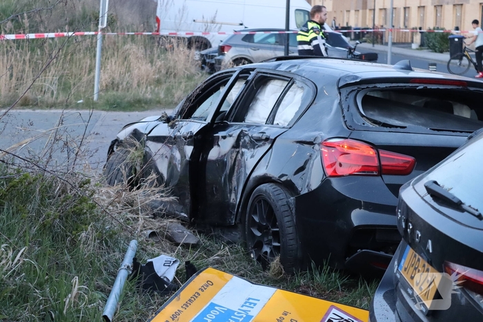 Auto slaat over de kop na ongeval