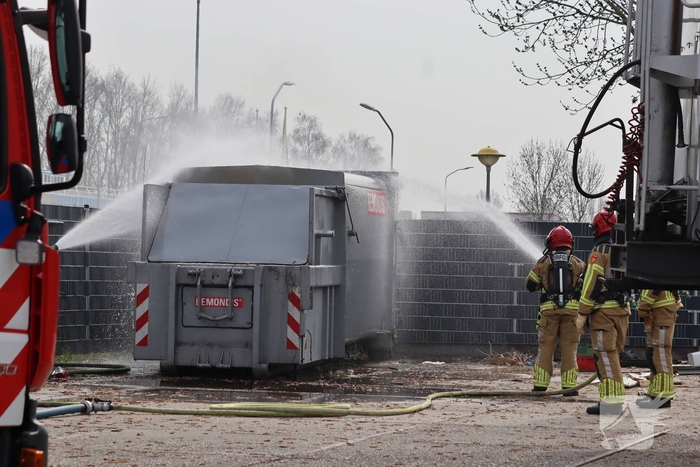 Containerbrand vraagt om ingrijpen brandweer
