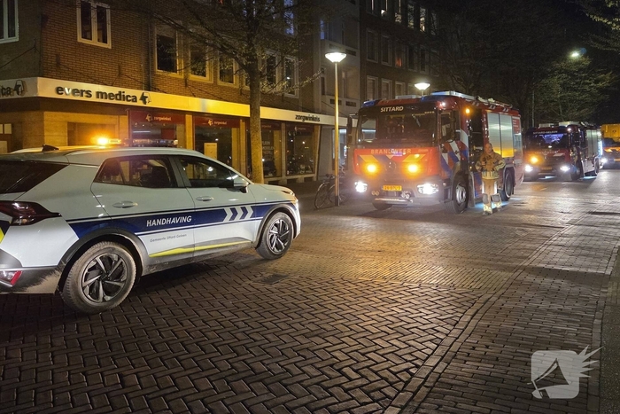 Brandweer ventileert woning na gebouwbrand