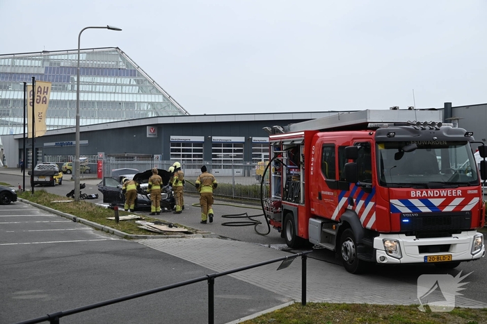 Brandweer snel ter plaatse bij autobrand