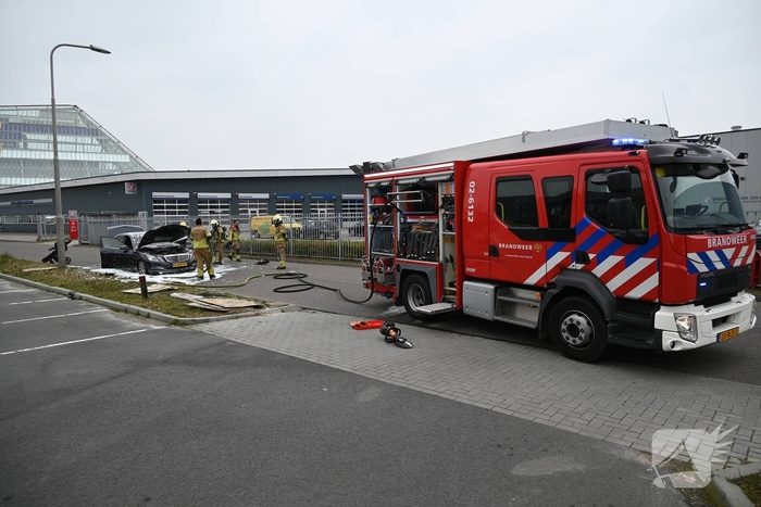 Brandweer snel ter plaatse bij autobrand