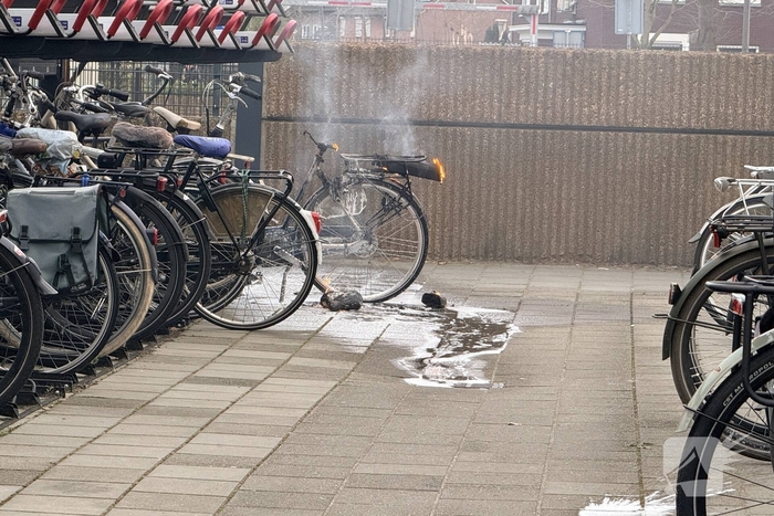 Elektrische fiets in brand op station