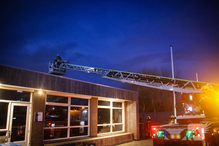 Brandweer oefent gebouwbrand scenario bij voetbalclub Quick Boys