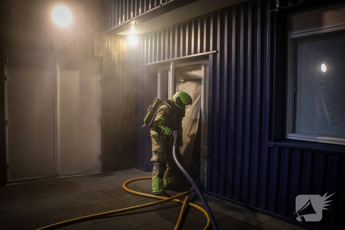 Brandweer oefent gebouwbrand scenario bij voetbalclub Quick Boys