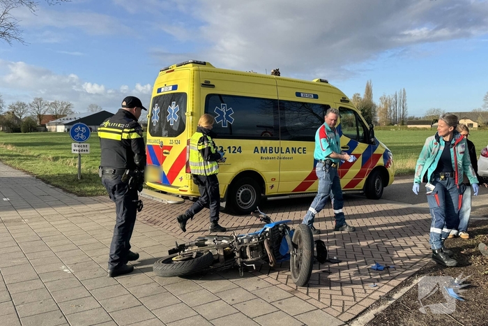 Brommerrijder gewond bij aanrijding met auto