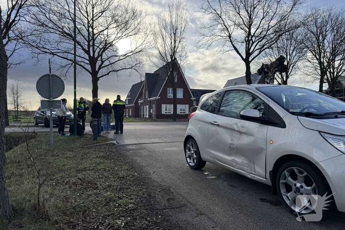 Brommerrijder gewond bij aanrijding met auto