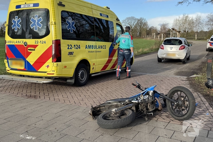 Brommerrijder gewond bij aanrijding met auto