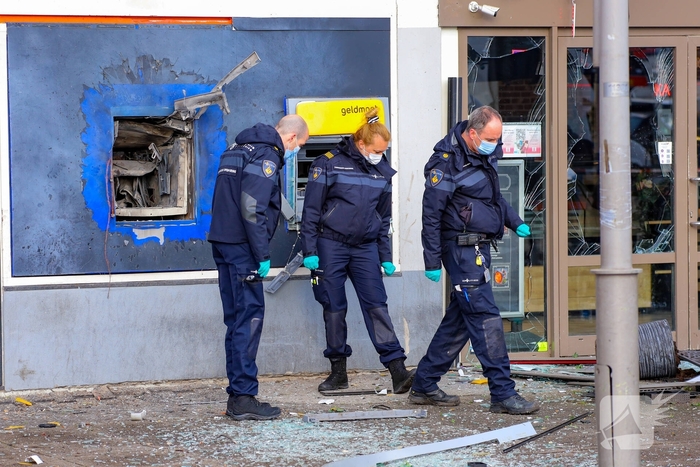 Geldmaat kondigt maatregelen aan na serie plofkraken