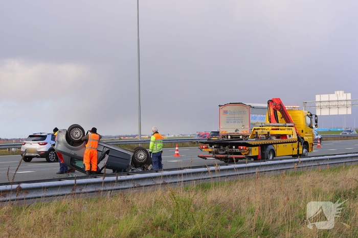 Bestuurder gewond na aanrijding op snelweg