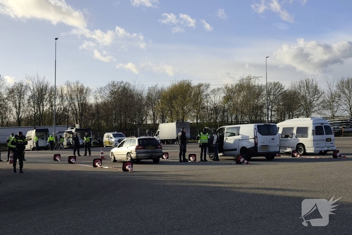 Grote verkeerscontrole op terrein van Rijkswaterstaat